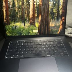 MacBook Air 15-inch (M2, 2023) – Midnight | Excellent Condition 