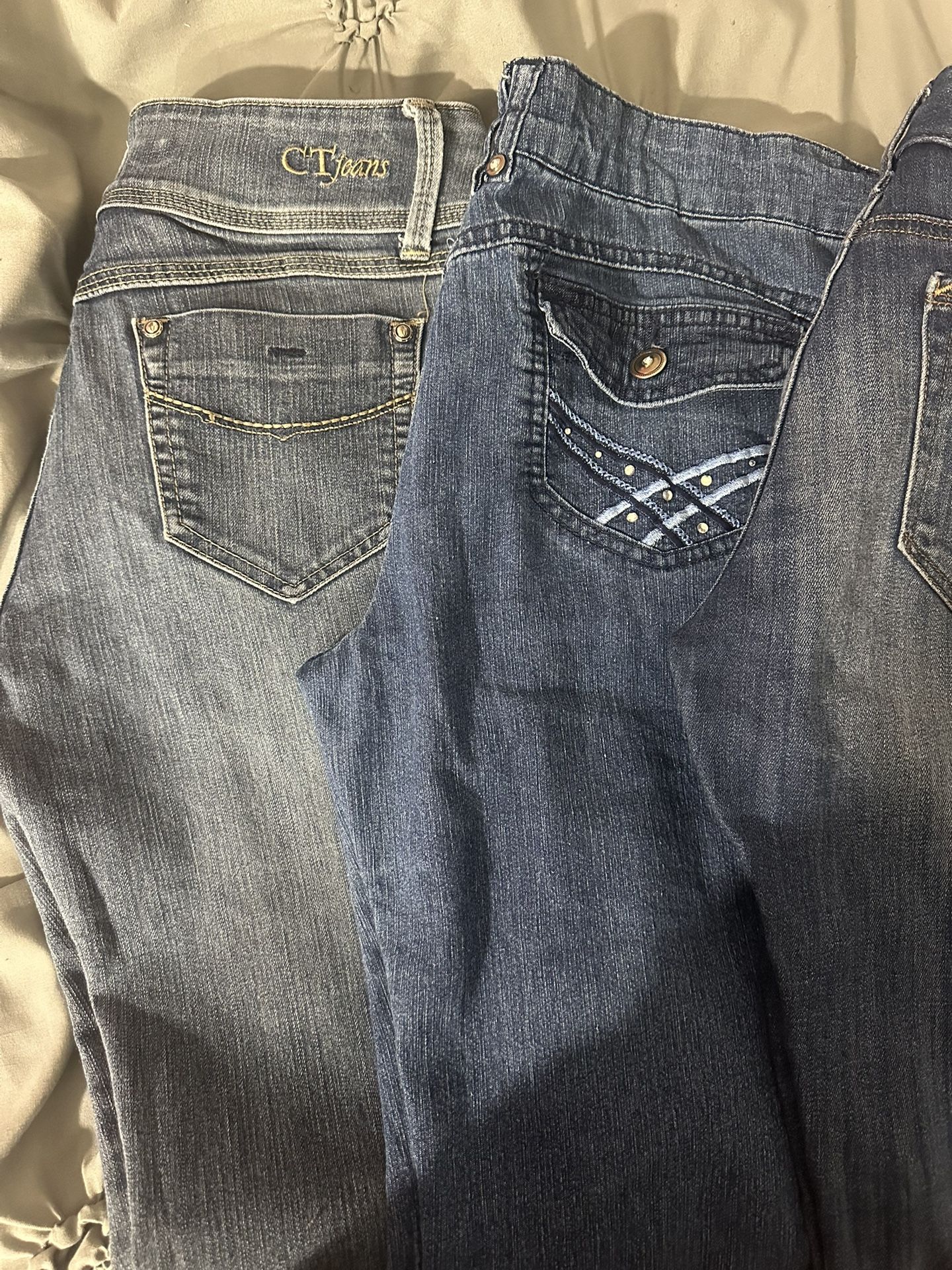 All Types Of Different Styles Of Clothing/ Todo Tipo De Estilo De Ropa