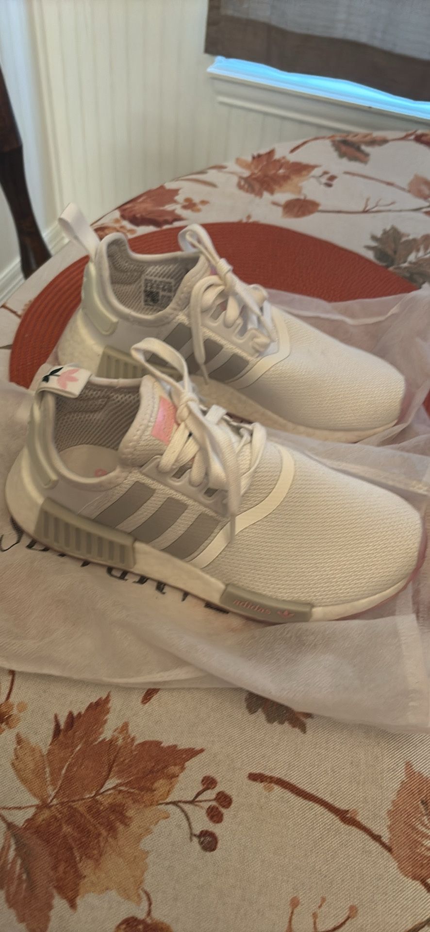 Women’s Adidas Size 6