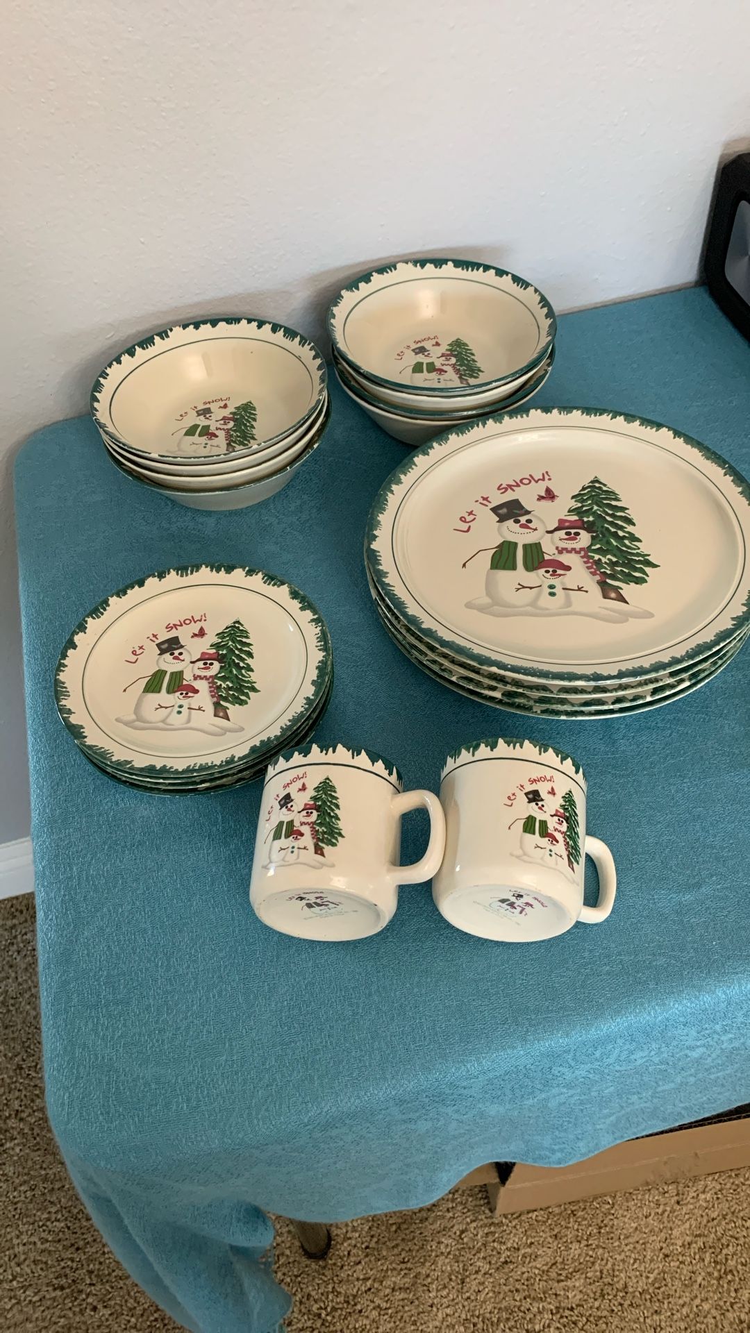 Adorable Christmas Dishes Set $40
