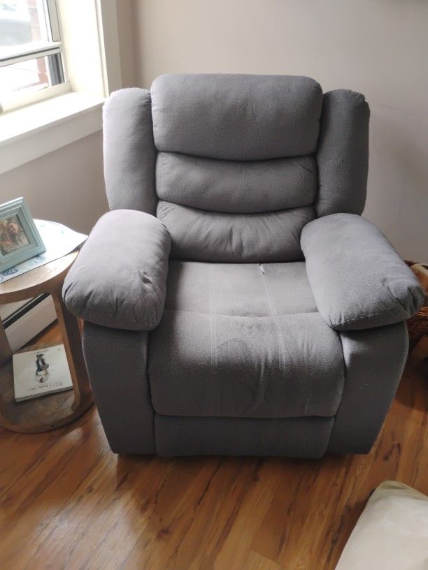 Blue Recliner Only Used Buy 1 Person Only Small Tear