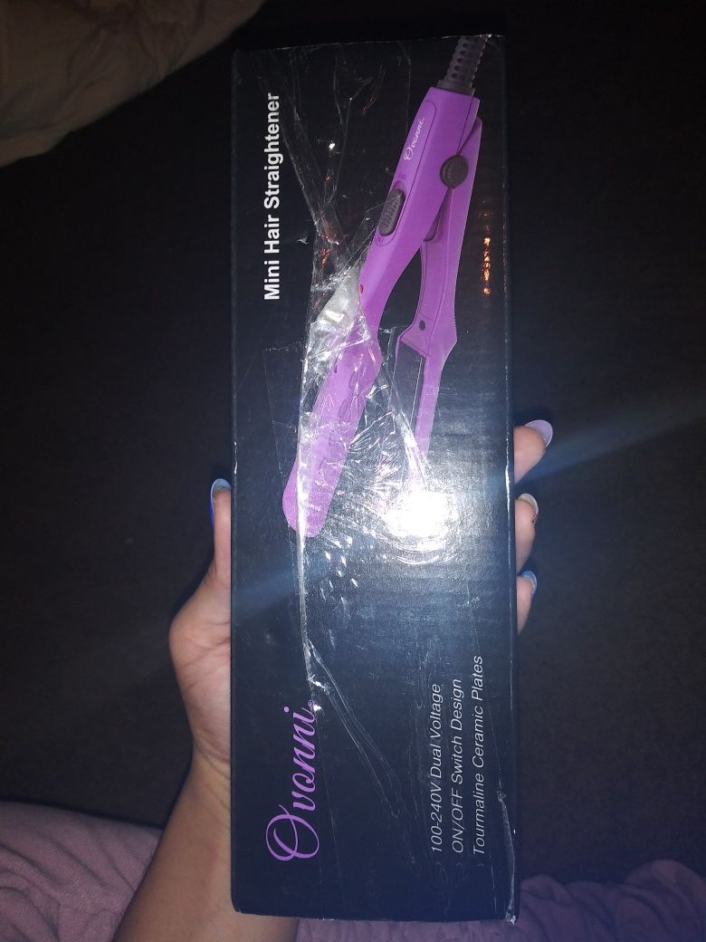 Ovonni mini hair straightener 3/4 inch new