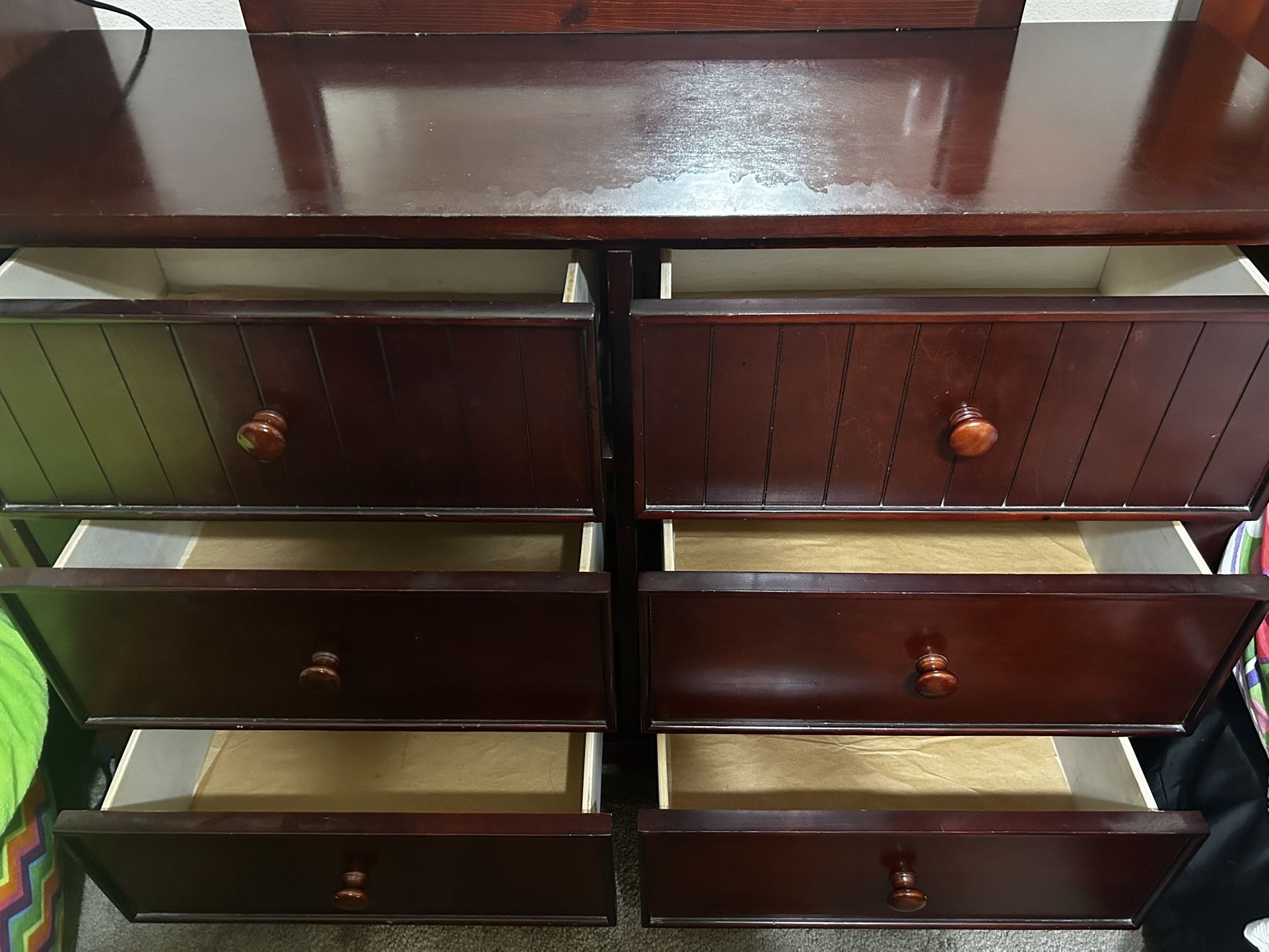 Dresser With Six drawers And Mirror