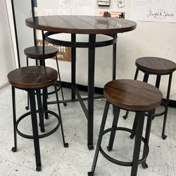 Cocktail Bar Table and Stools