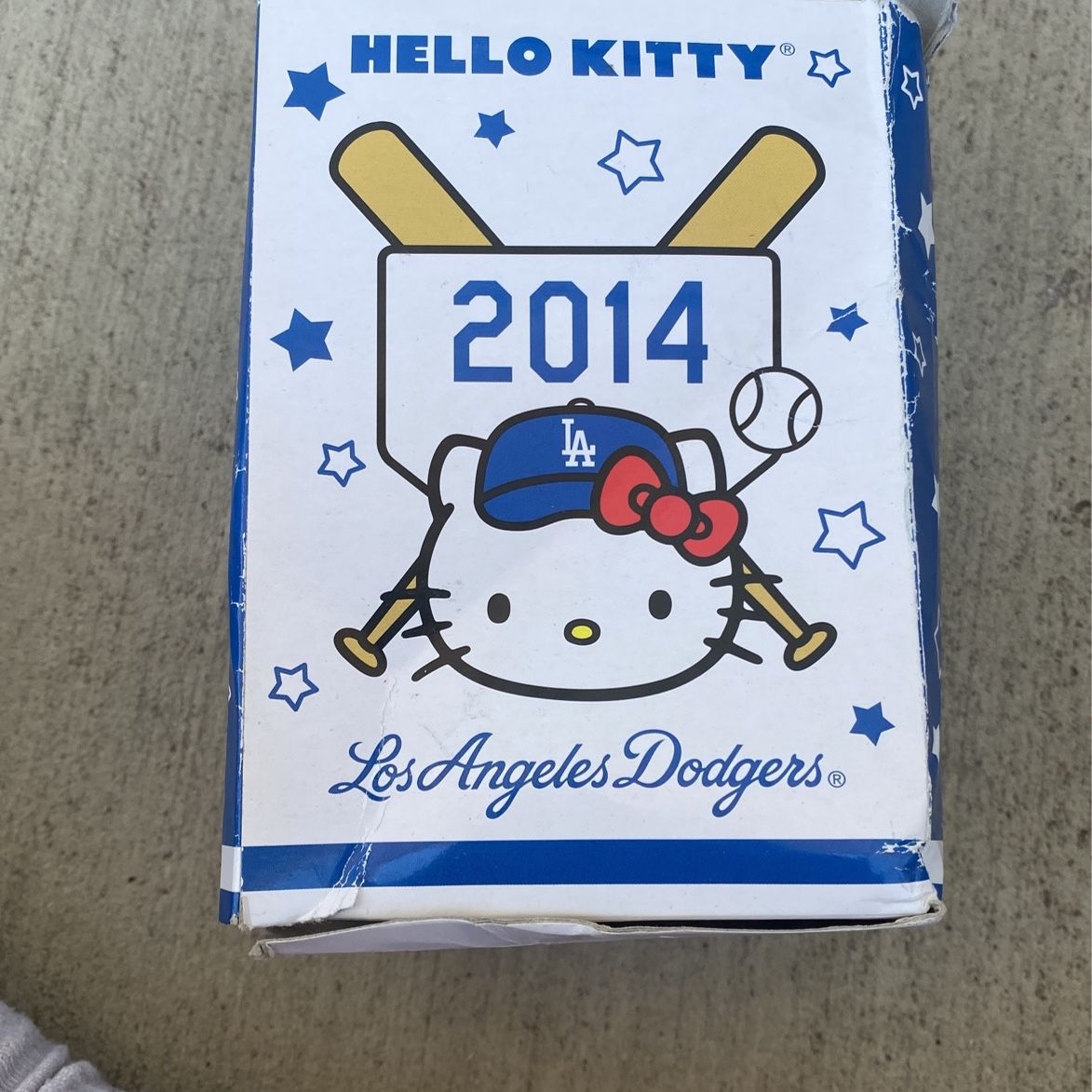 HELLO KITTY bobblehead night at @Los Angeles Dodgers stadium! 😻😻⚾️💙