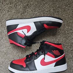 Air Jordan 1 Mid Black Red White Mens Size 12