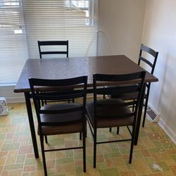 Dining table With 4 Chairs