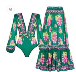 Swimwear set: Swimsuit (L) & Skirt (one size)