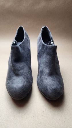 iMPO Gray Suede and Textured Heeled Booties Size 7.5