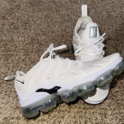 White Nike Shox, Size 7 Women/5.5 Y