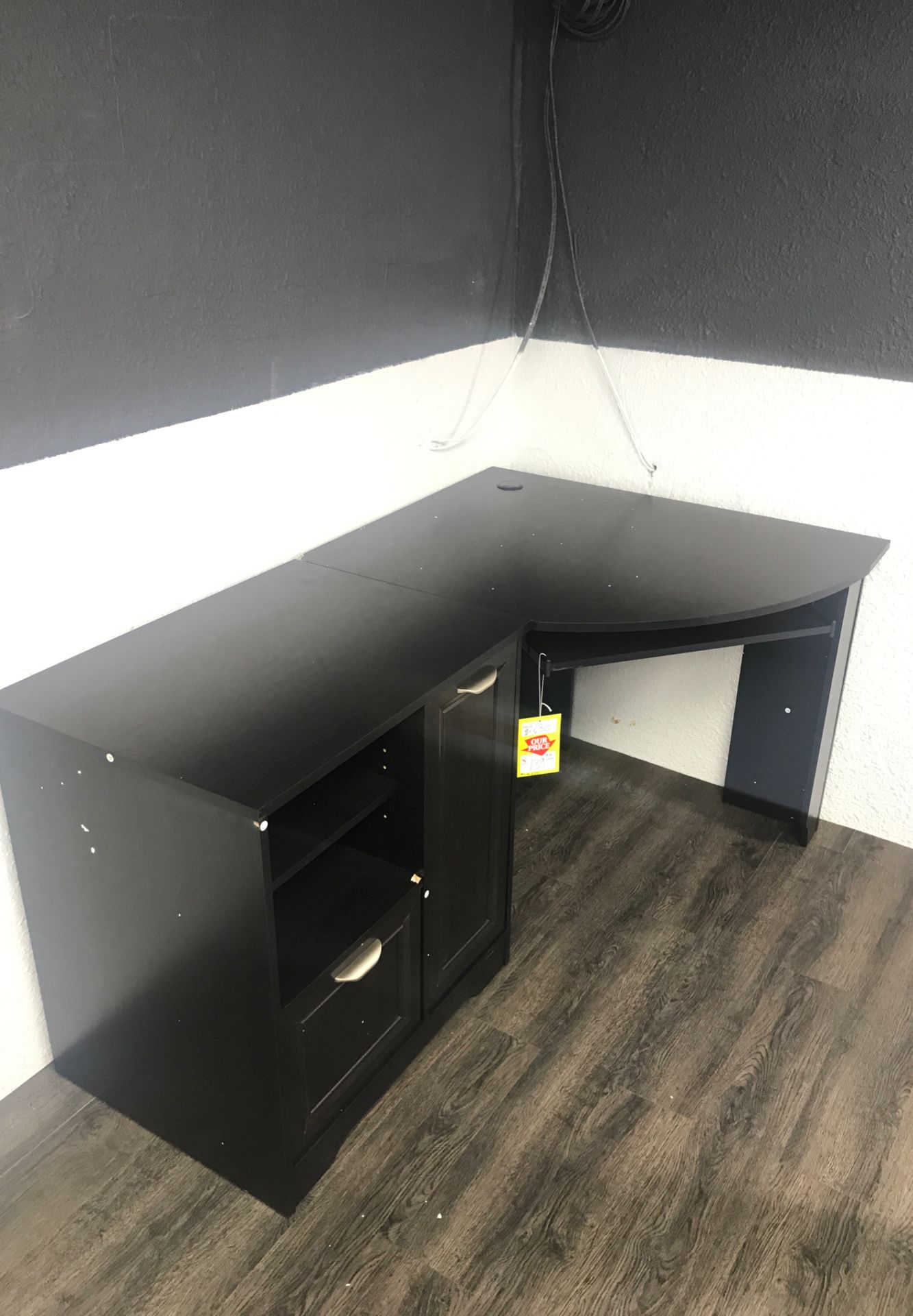 Corner desk