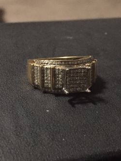 Ladies 10k Gold 1.72ct Diamond ring