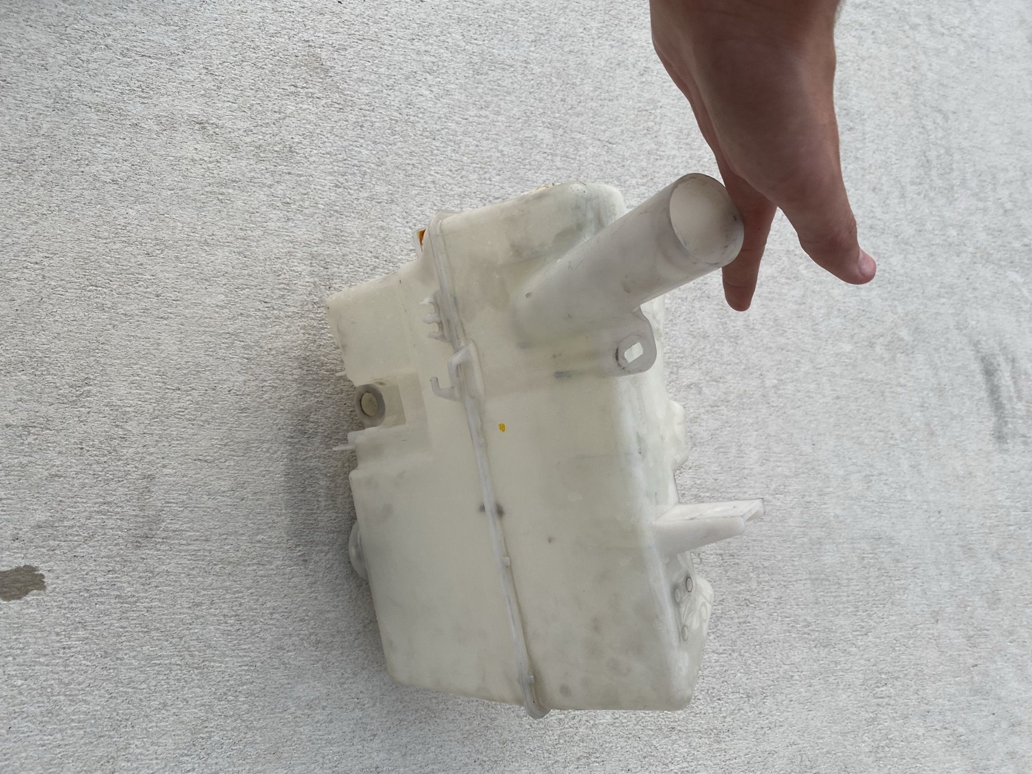 Infiniti Washer Reservoir