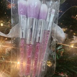 5pcs  Crystal Hamdle Makeup Brushes. So Cute 😍 