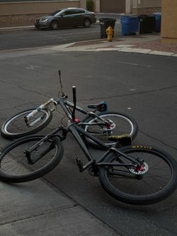 Airborne sky hawk dirt jumper