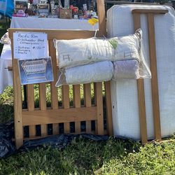 Convertible Crib, mattress, & bumper - Pacific Rim