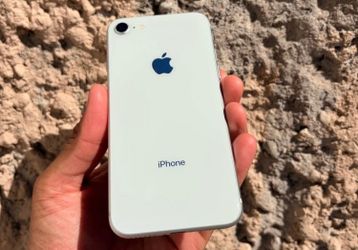 Apple iPhone SE 3rd Gen 128GB Factory Unlocked