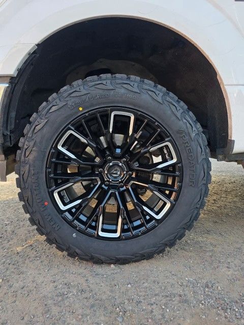 20x10 Fuel Rines Y Llantas 285/55/20 Predator X-RT