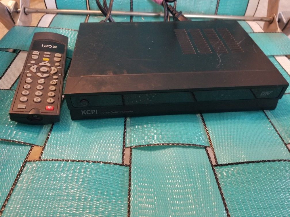 KCPI digital converter box with remote