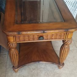 mmy Bahama Island Estate Boca End Table - Excellent Condition