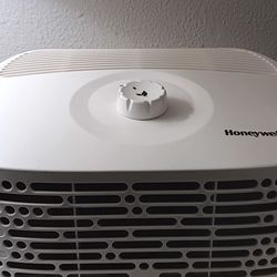 Air Purifier Brand" Honeywell" Table Top Helps Reduce Odors.