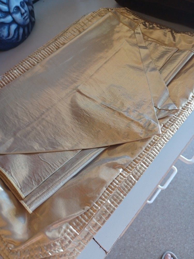 Gold Lemay runner and place settings