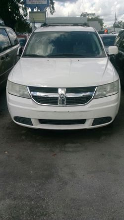 DODGE JOURNEY 2009..ONLY 160K..NO ACCIDENT..CLEAN TITLE ..NO PROBLEM