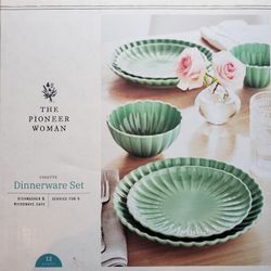 BRAND  NEW PIONEER WOMEN DISH SET