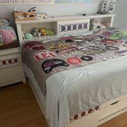 Very Nice Bedroom And Side Table Set For Sale 