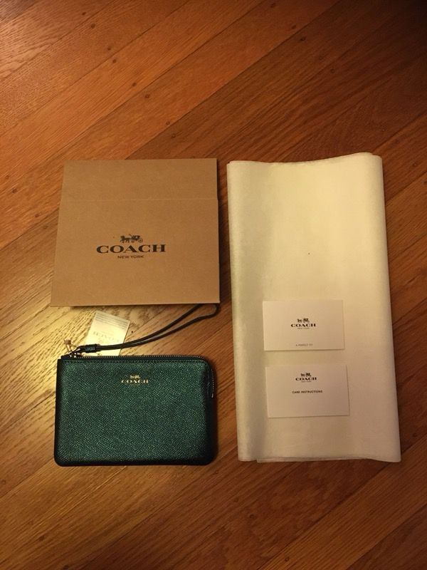 New with tag Coach Wristlet Wallet