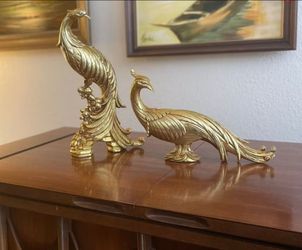 🦚BEAUTIFUL Pair of VINTAGE GOLD Syroco PEACOCK Figurines, characteristic of the (MCM) Mid-Century Modern and Hollywood Regency decor styles. They wer