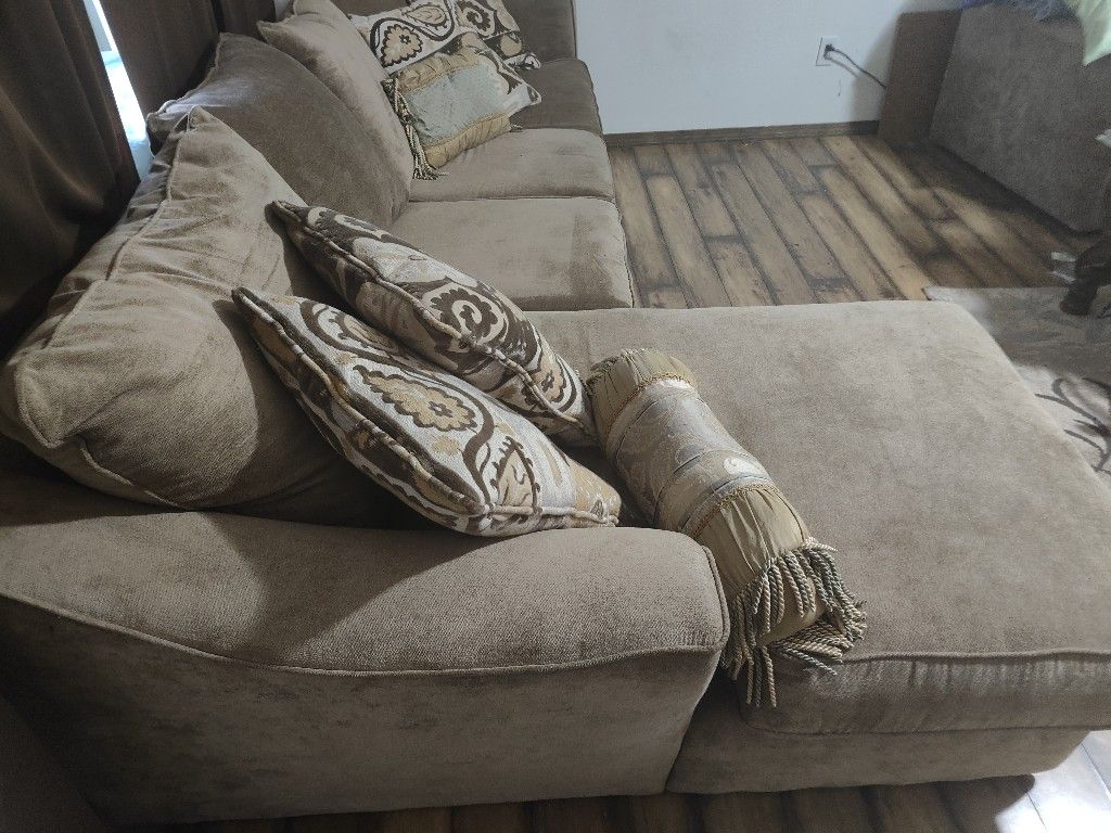 Robert Michael 4 Piece Sectional