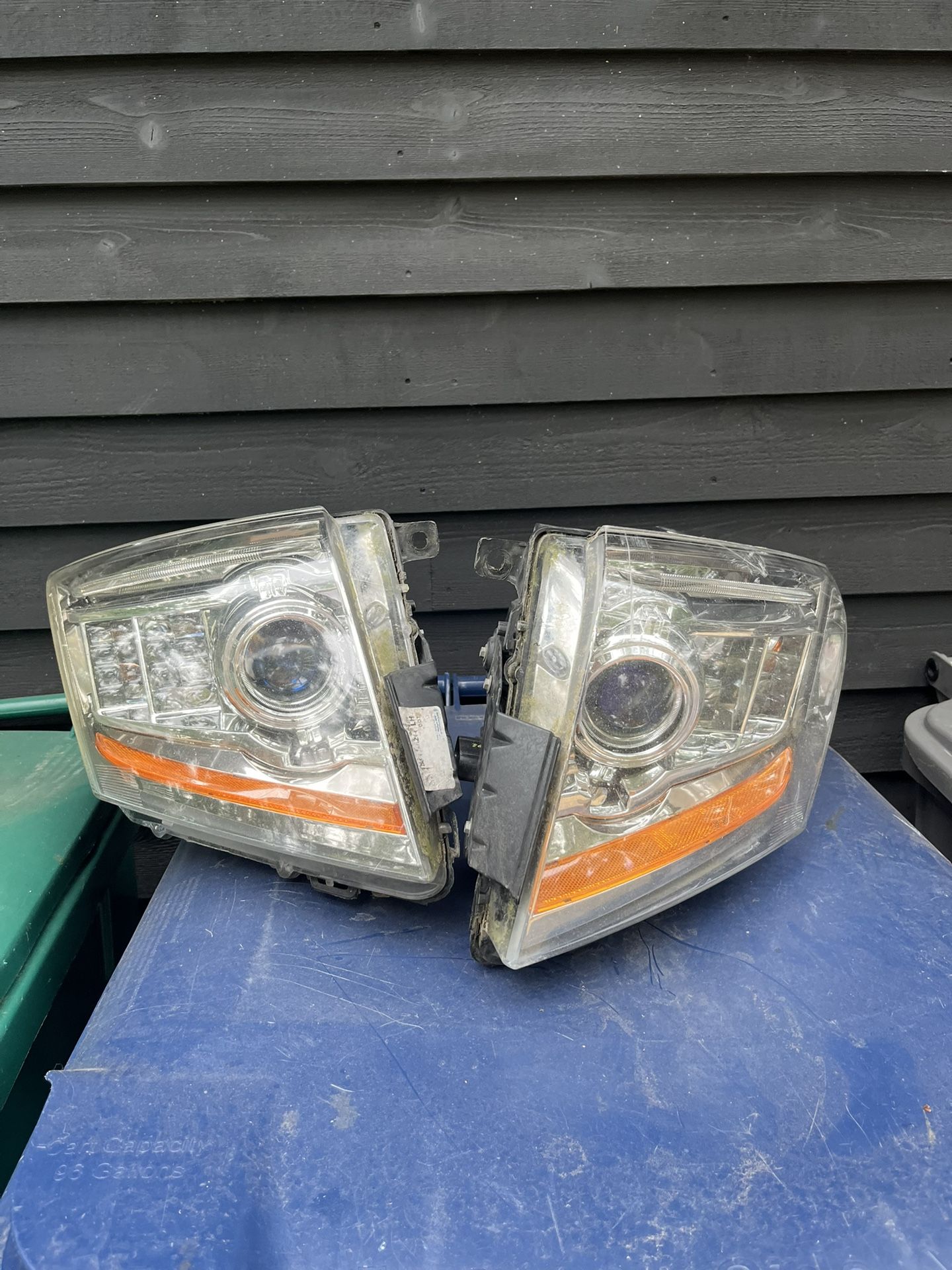 Cadillac 2008 CTS Headlights