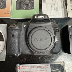 Canon 7D DSLR 35mm Camera