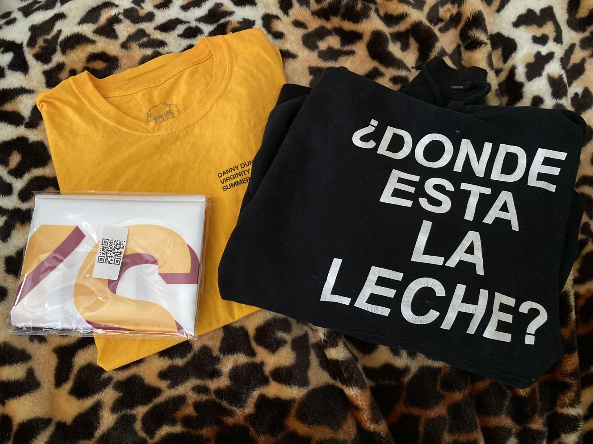 Danny Duncan Live Virginity Rocks World Tour Summer 2019 large T-Shirt(SOLD OUT)and Virginity Rocks Flag(SOLD OUT) Both exclusive items. And ¿Dónde e