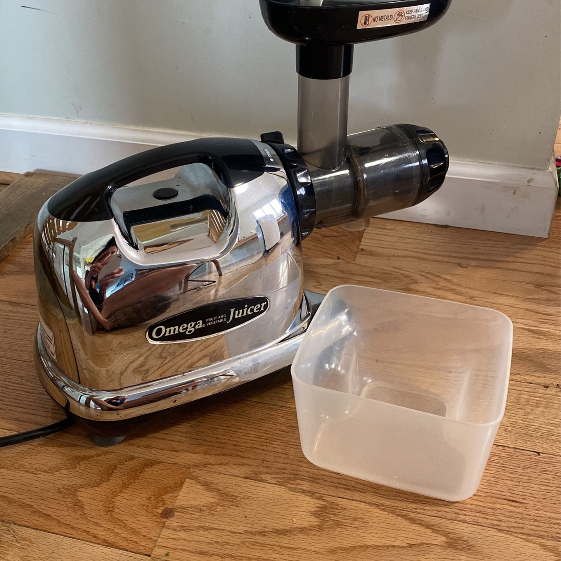 Omega- Fruit And vegetable Juicer