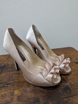 Nina New York Gold Heels Size 6.5