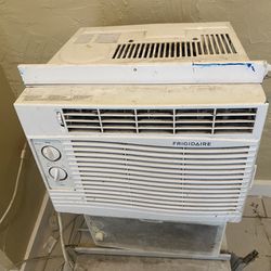 Wall AC Cools Excellent!