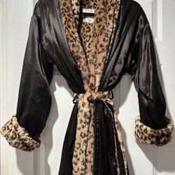 Giraffe Luxury at Home Robe