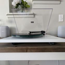 Record Player/ Pro-ject T1 / BT / White Satin