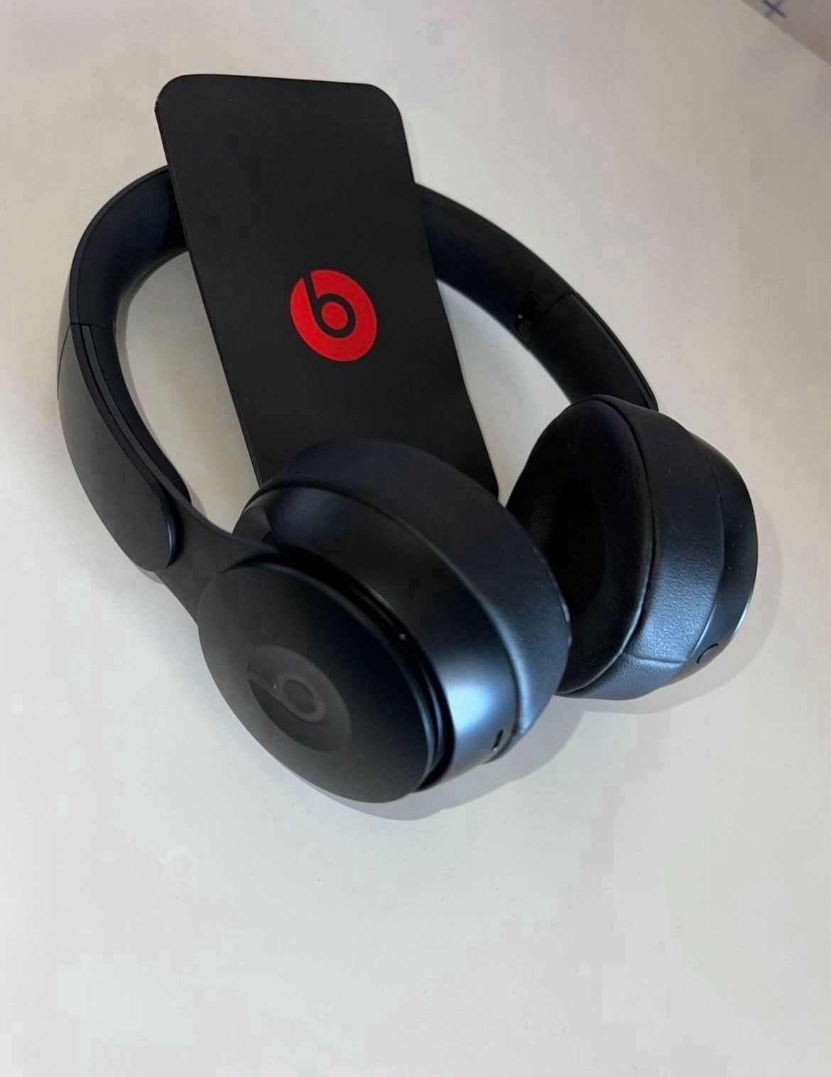 Beats Pro ( Lightning Cable Edition)