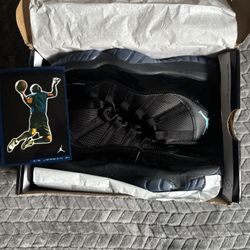 Jordan 11 Retro Black Trainers