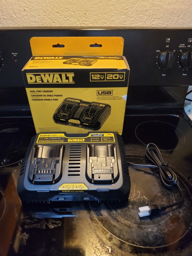 Dewalt Dual Port Charger With 2 USB Ports. Brand New Hablo Español