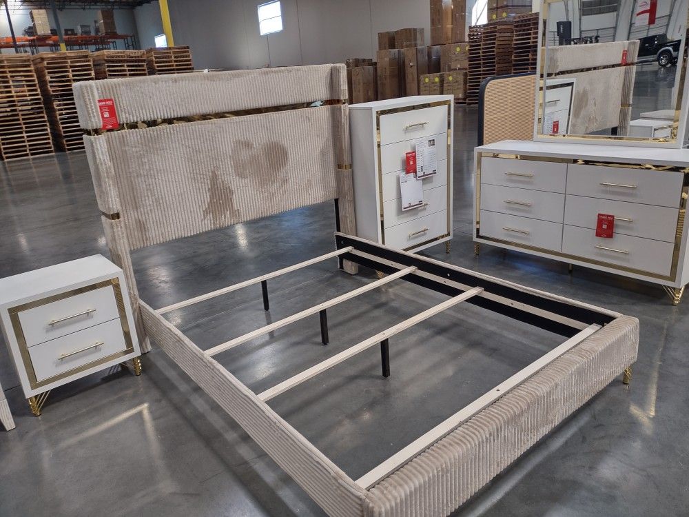 New 4-Piece Queen Bedroom Set With Queen Bed Frame Dresser Mirror And Night Stand On Sale Now Don't Miss