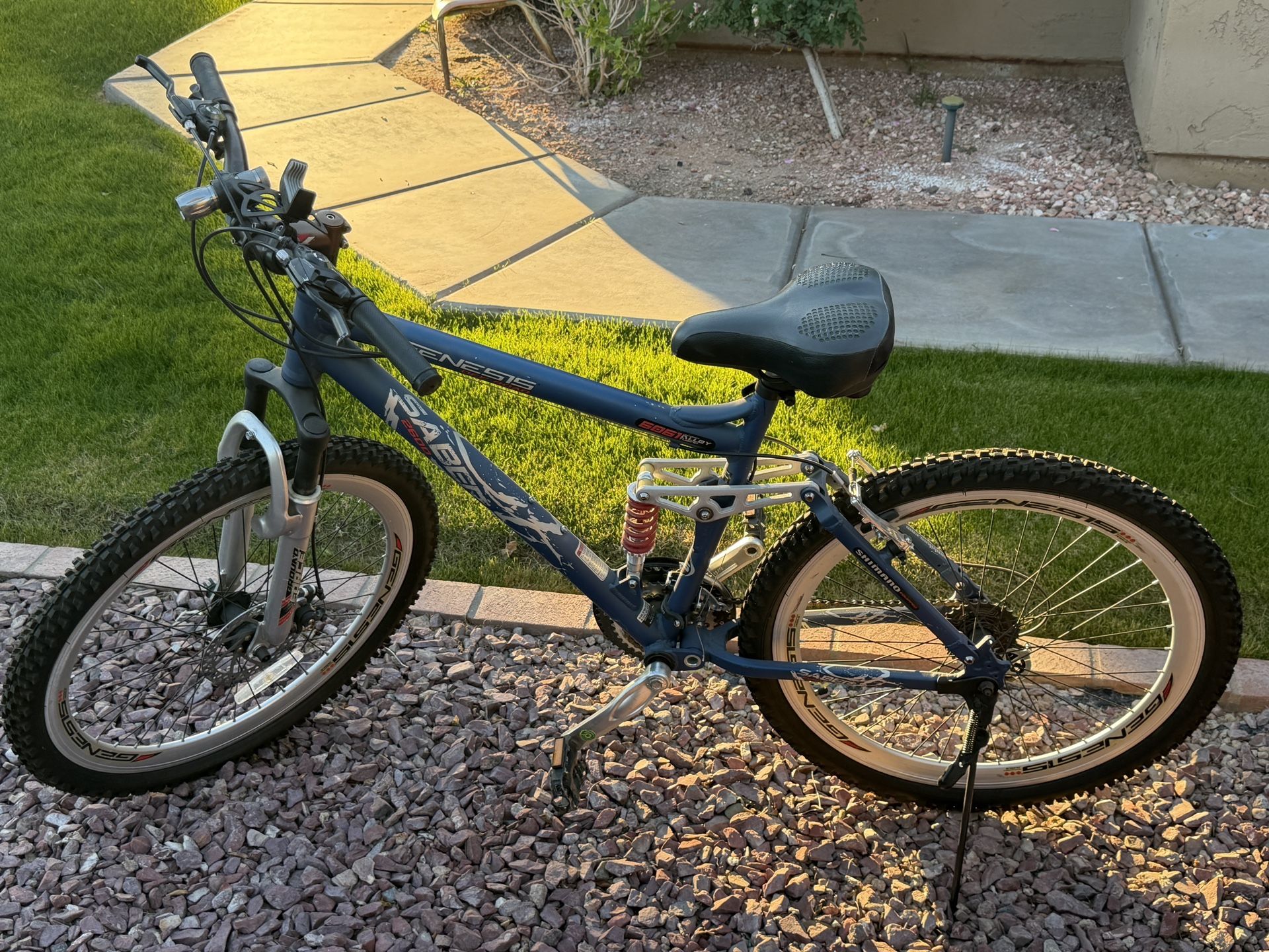 Genesis V2100 26" Men's Mountain Bike Blue