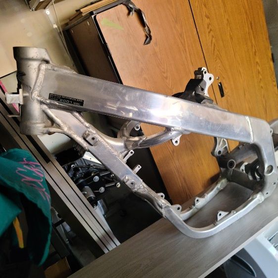 2001 Honda Cr250r Dirtbike Frame And Swingarm