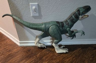 Jurassic World Total Super Colossal Atrociraptor 37 Inch Long Action Figure