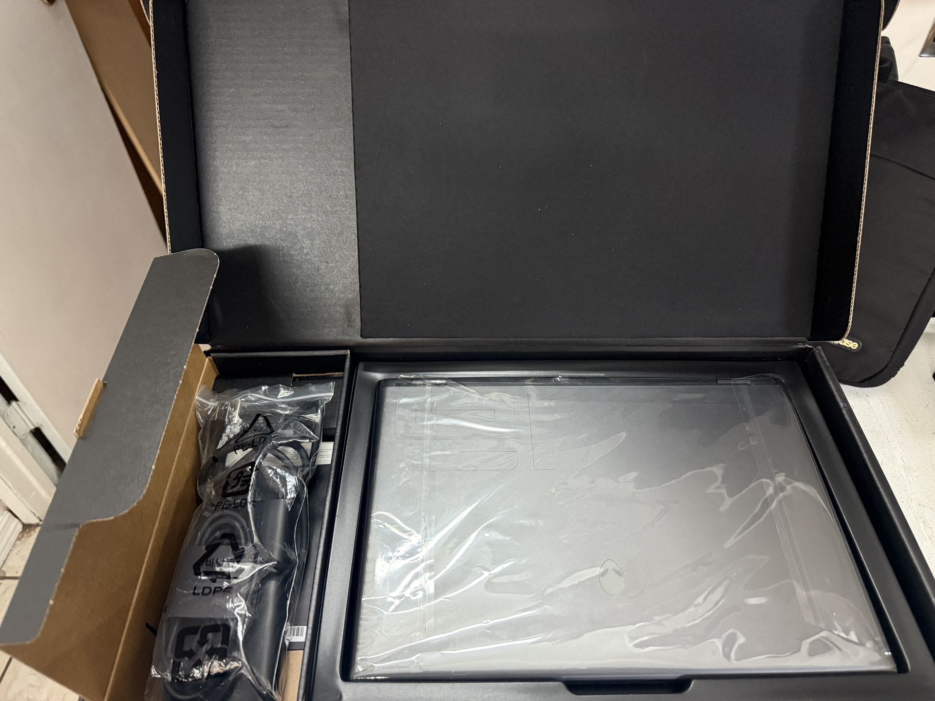 Alienware-M16 R2 16” 240HZ