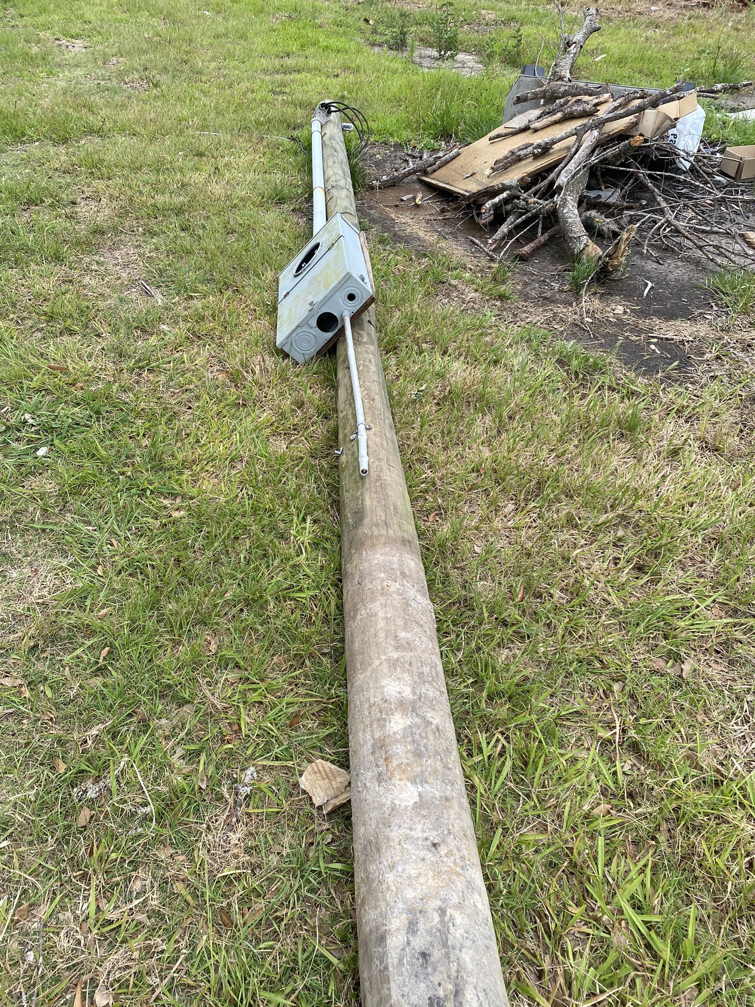 20’ Utility Power Pole With Meter Base And Distribution Panel