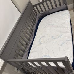 Baby Crib With Mattress And Side Padding